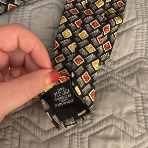 Hugo Boss Vintage 100% Silk made in Italy Geometric Tie EUC Designer - Picture 3 of 4